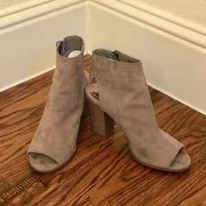 Steve Madden Open Toe Bootie Suede Taupe 10